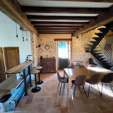 Maison Typique En Perigord